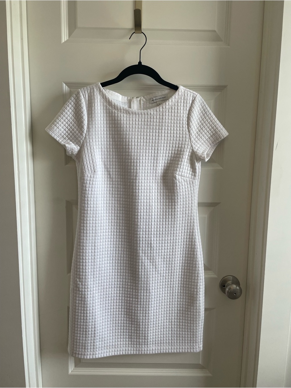 Banana Republic White Textured Short-Sleeve Shift Dress